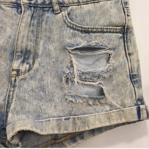 Kendall & Kylie Cutoff Distressed Acid Wash Shorts size 5 - Picture 3 of 4
